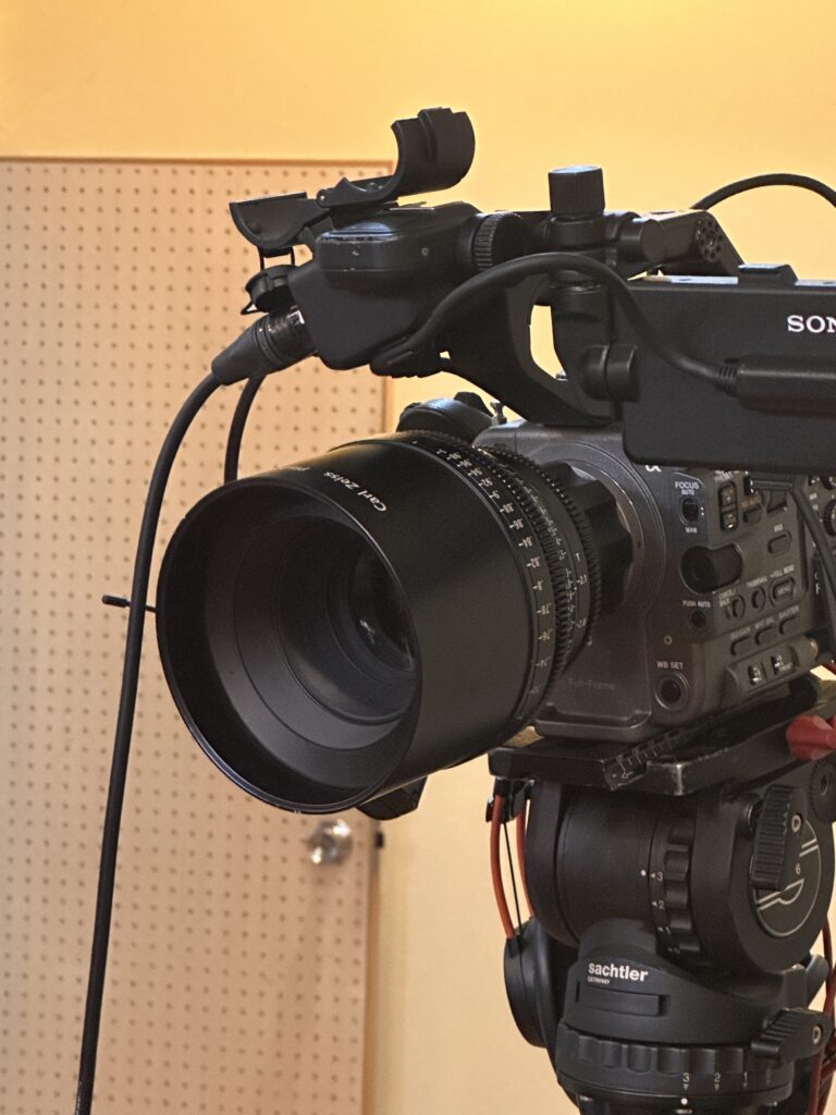 カールツァイスのレンズをつけたカメラ