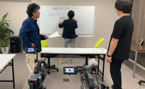 税理士法人片山会計の相続に関する撮影の様子（テレビ愛媛「ますあつ」）