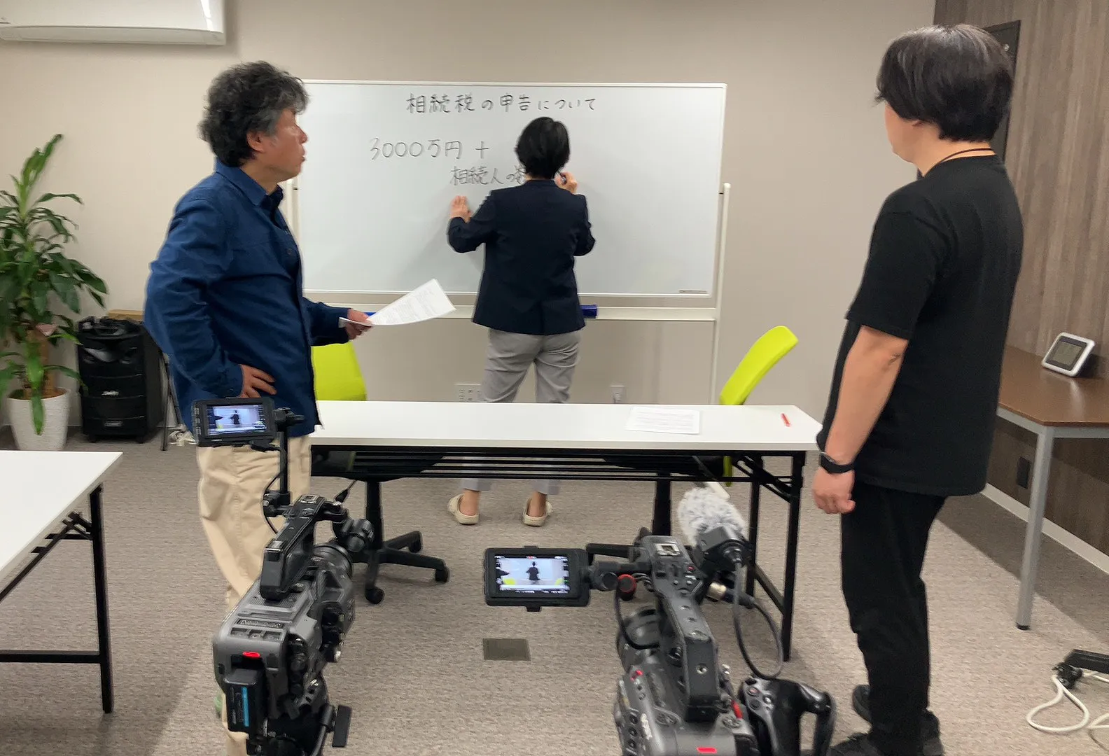税理士法人片山会計の相続に関する撮影の様子（テレビ愛媛「ますあつ」）